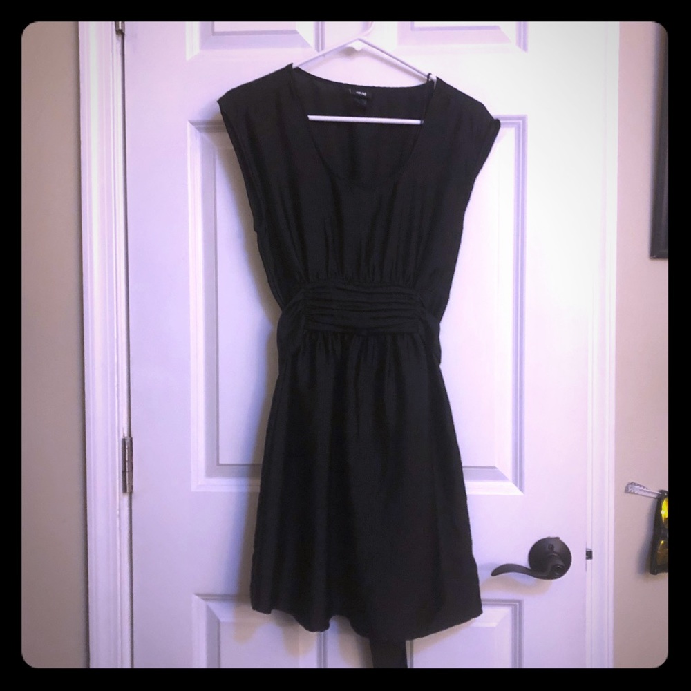 Black H&M Textured Dress w/ back bow - Size 6 **PRICE DROP!!**